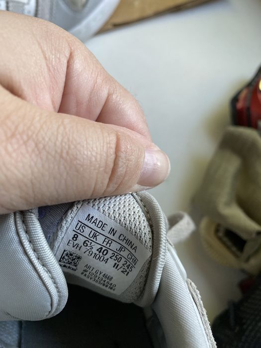 Кроссовки Adidas 40 размер кожа