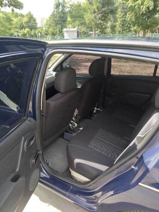 Dacia Sandero 2011 року