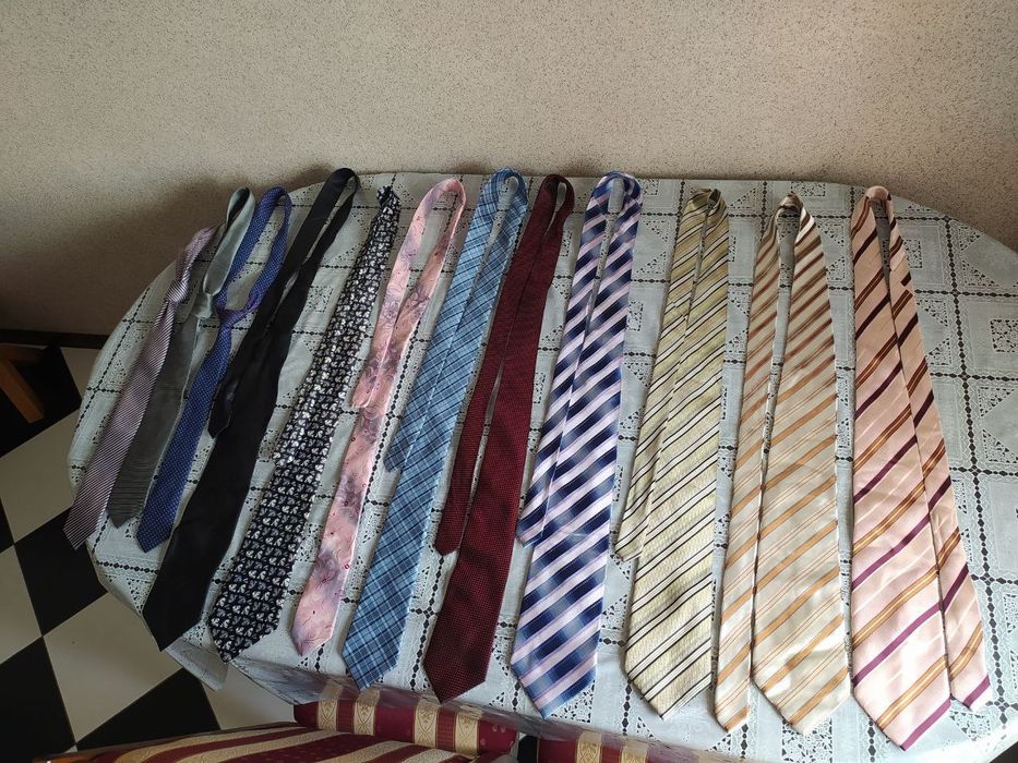 Віддам галстук є в наявності
