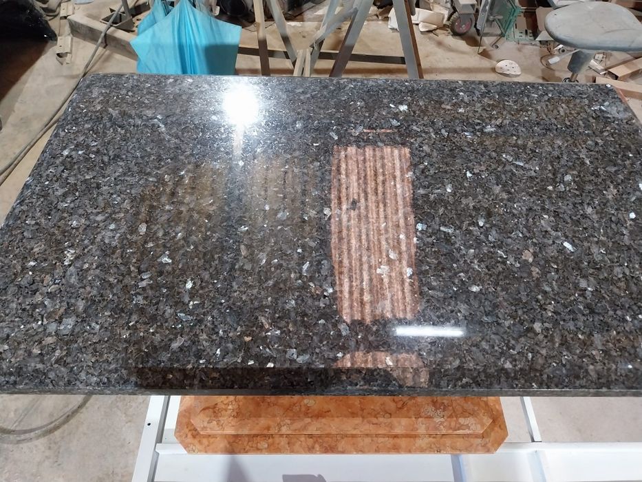 Mesa de centro em granito