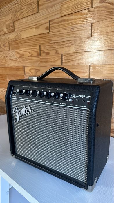 Pack Guitarra Elétrica Ibanez + Fender Frontman + Acessórios