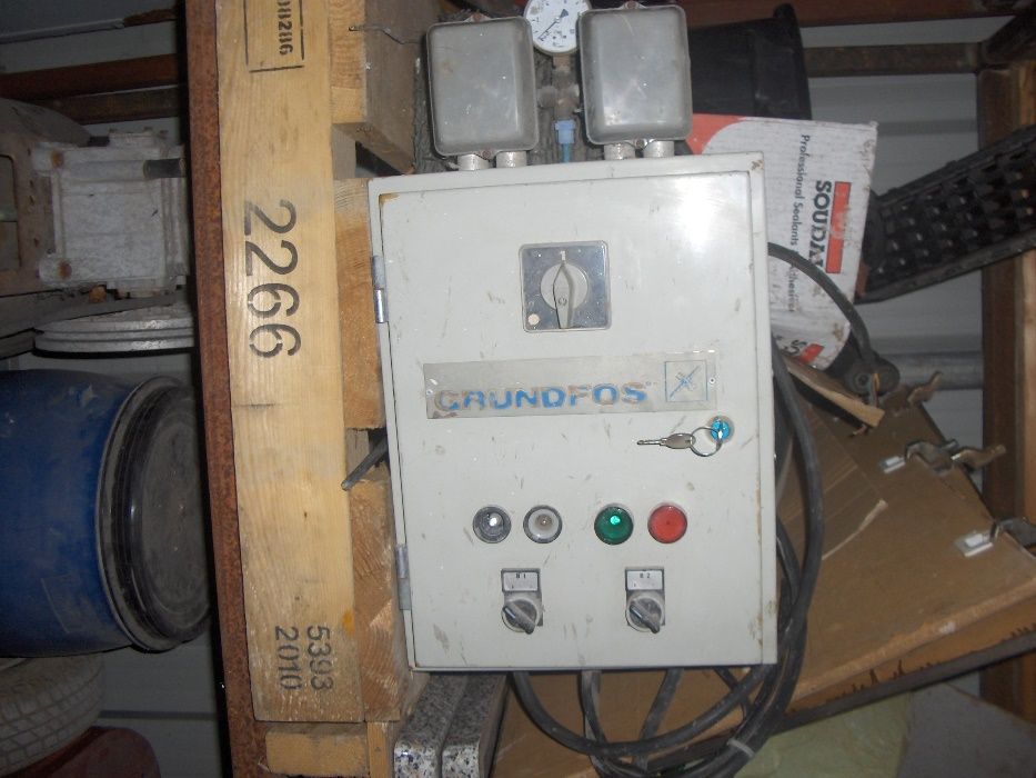 quadro GRUNDFOS sondas para 2 bombas trifásico,