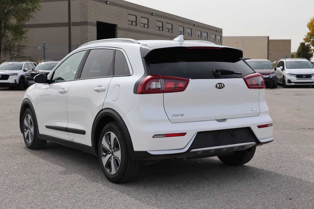 Kia Niro LX      2018