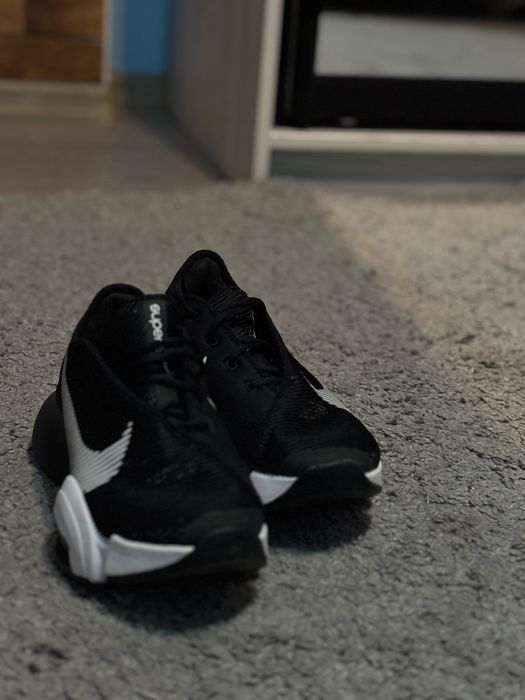 Кросівки жіночі Nike Air zoom SuperRep2