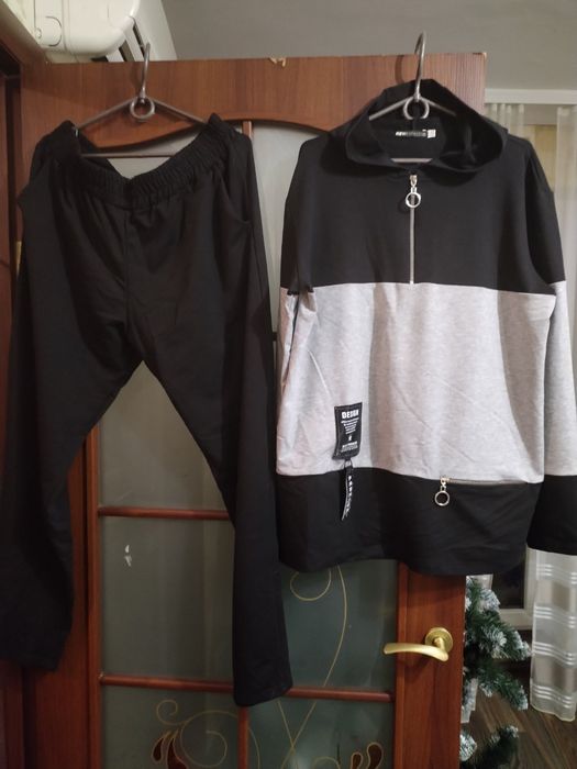 Весняний костюм новий