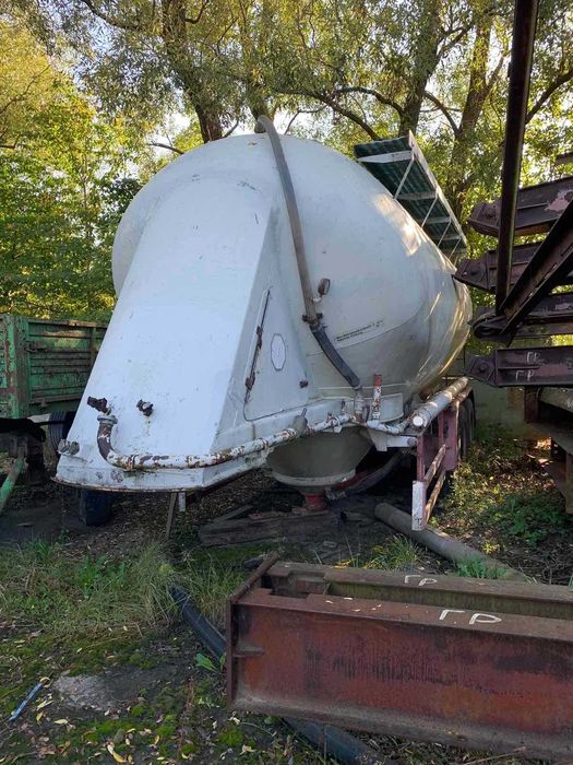 Напівпричіп цистерна цементовоз