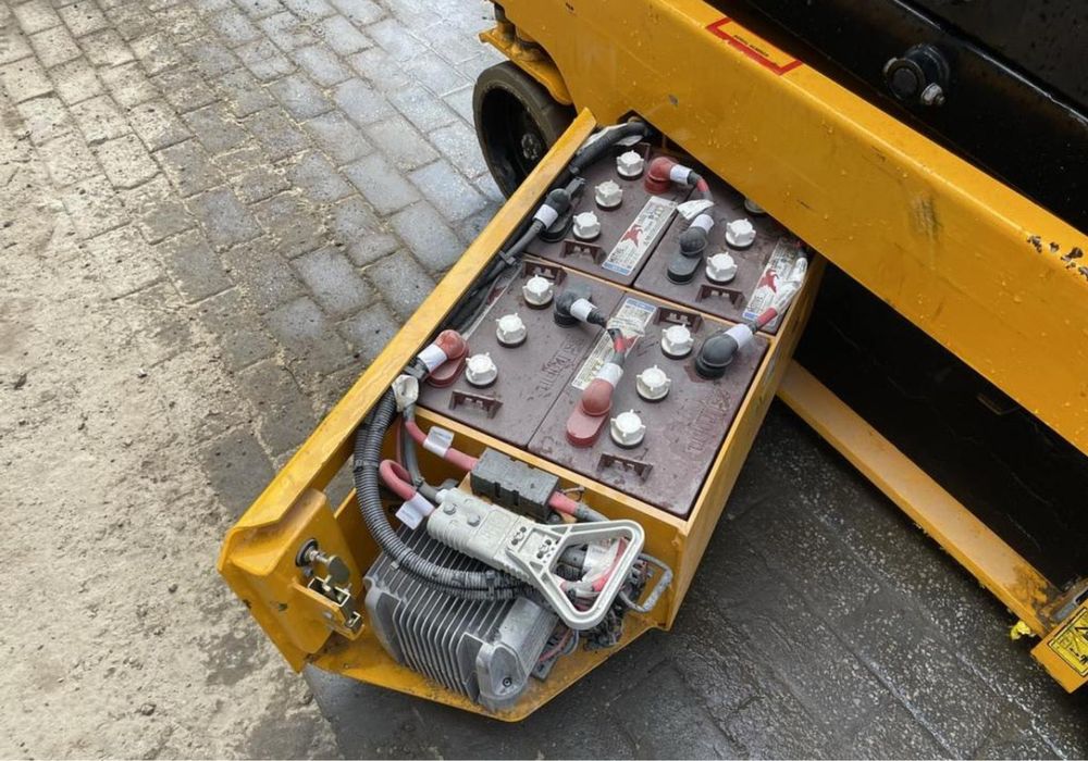 JCB S1930E 8m Electric Scissor Lift