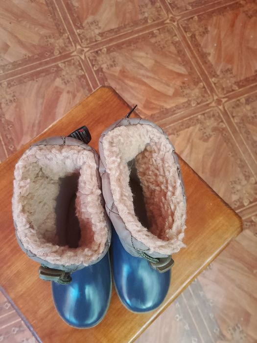 Продам дитячі утеплені чобітки