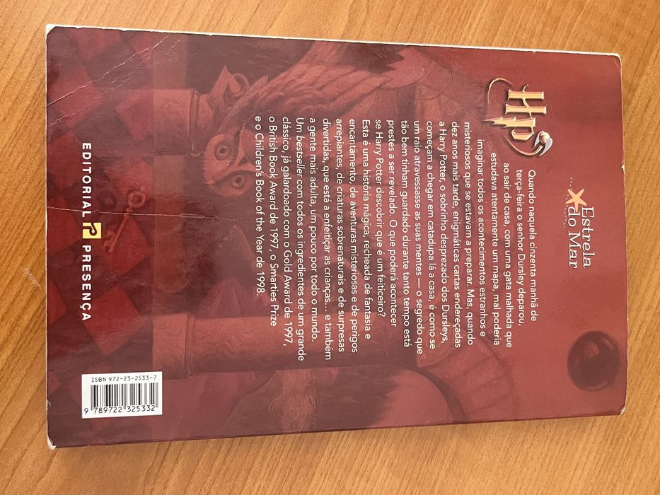 Livro “Harry Pitter e a Pedra Filosofal”