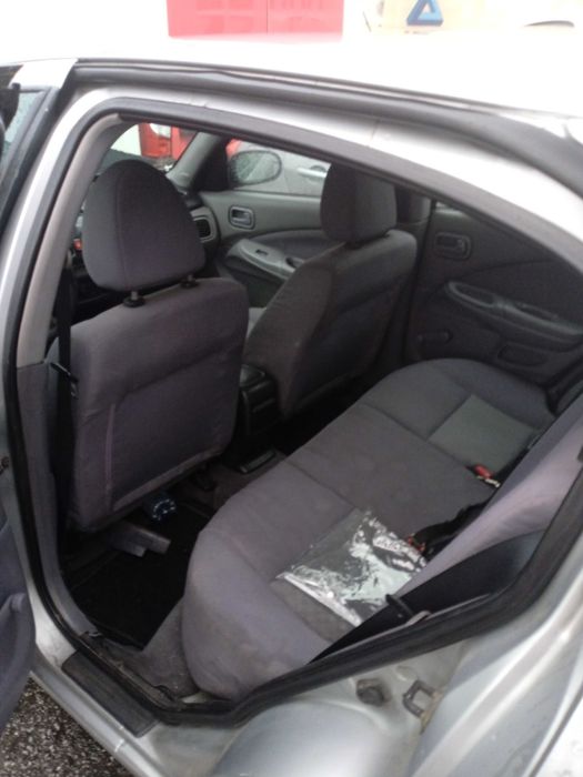 Nissan Almera 1.5 dci 2003 gasóleo para peças ou reparar.