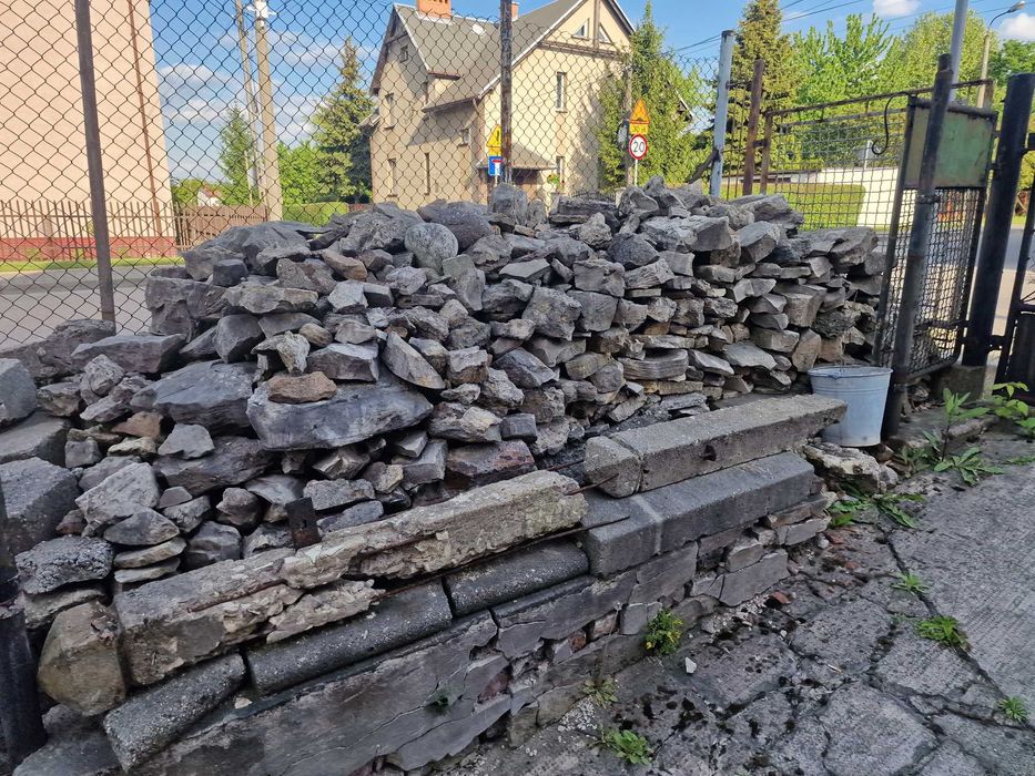 Kamień łamany / polny – ok. 8 m³