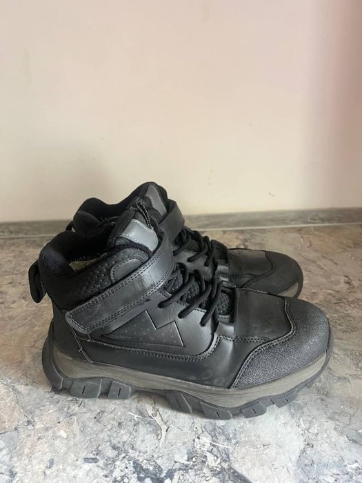 Розпродаж, черевики зимові 35р.