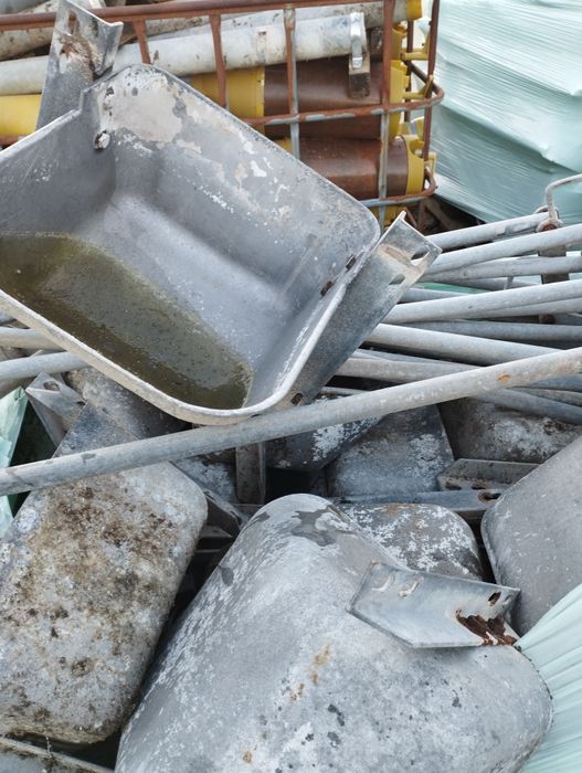 Stanowiska dla świń 114szt + linia paszowo wodną klatki