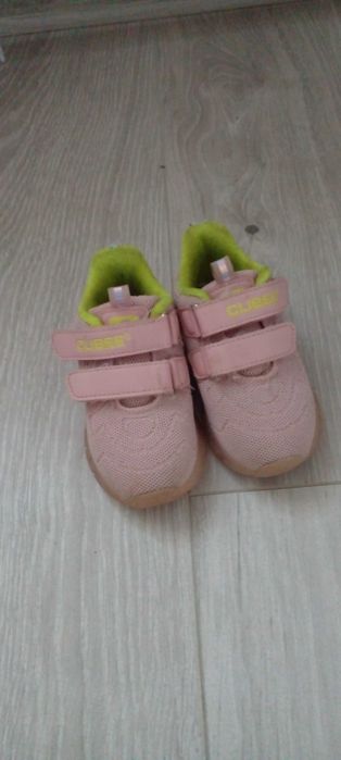 Подарую Кросівки для дівчинки clibee 26