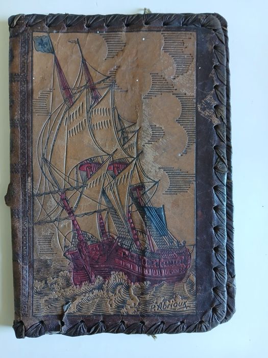 Capa de livro antiga em pele gravada