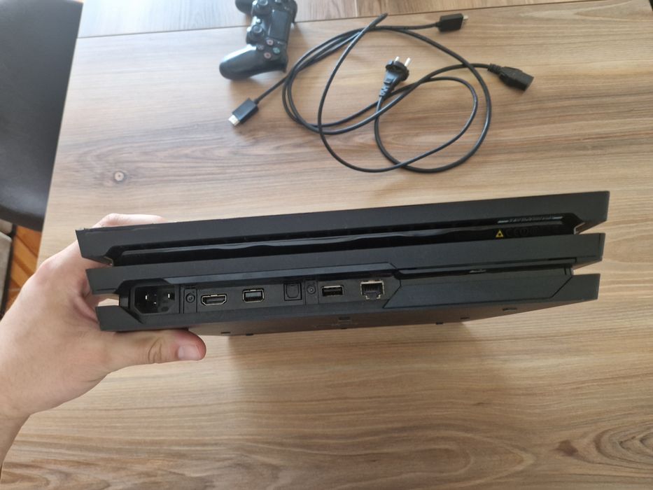 Ps4 pro em ótimo estado