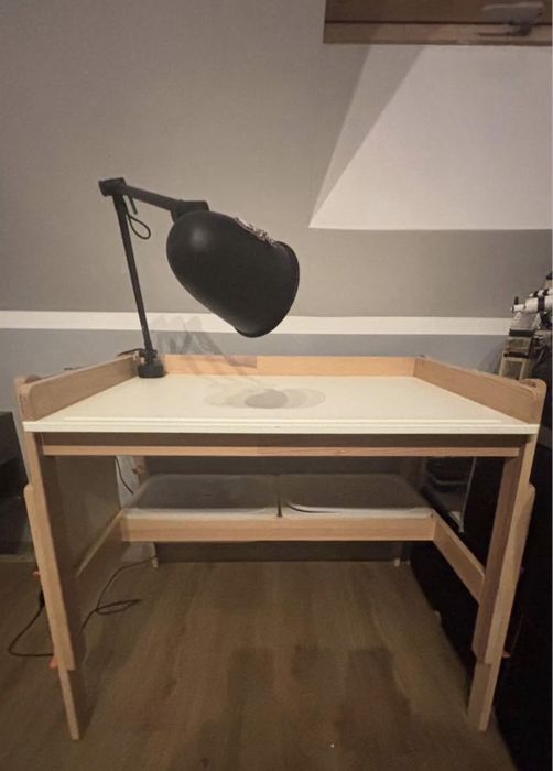 Biurko ikea flisat z lampka