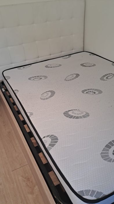 Quarto com WC privativa  em Apartamento Centro de Viseu