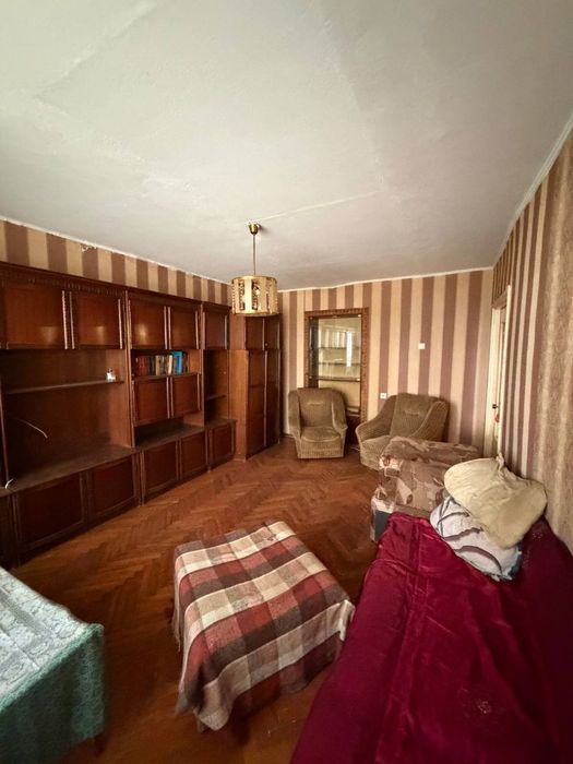 Продаж 3-кімнатної квартири в центральній частині міста.