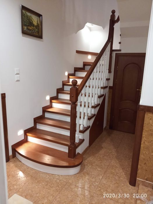 Сходи дерев'яні,сходи на замовлення,обшивка бетонних,металевих сходів.