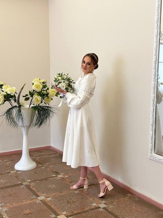 Сукня з білою вишивкою для розпису/весілля