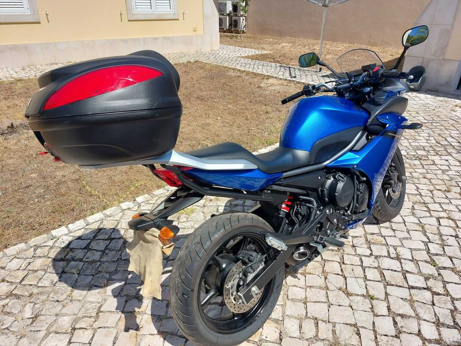 Vendo Yamaha XJ6 Diversion FA 600, ABS, de 2010, apenas 12.400 Km