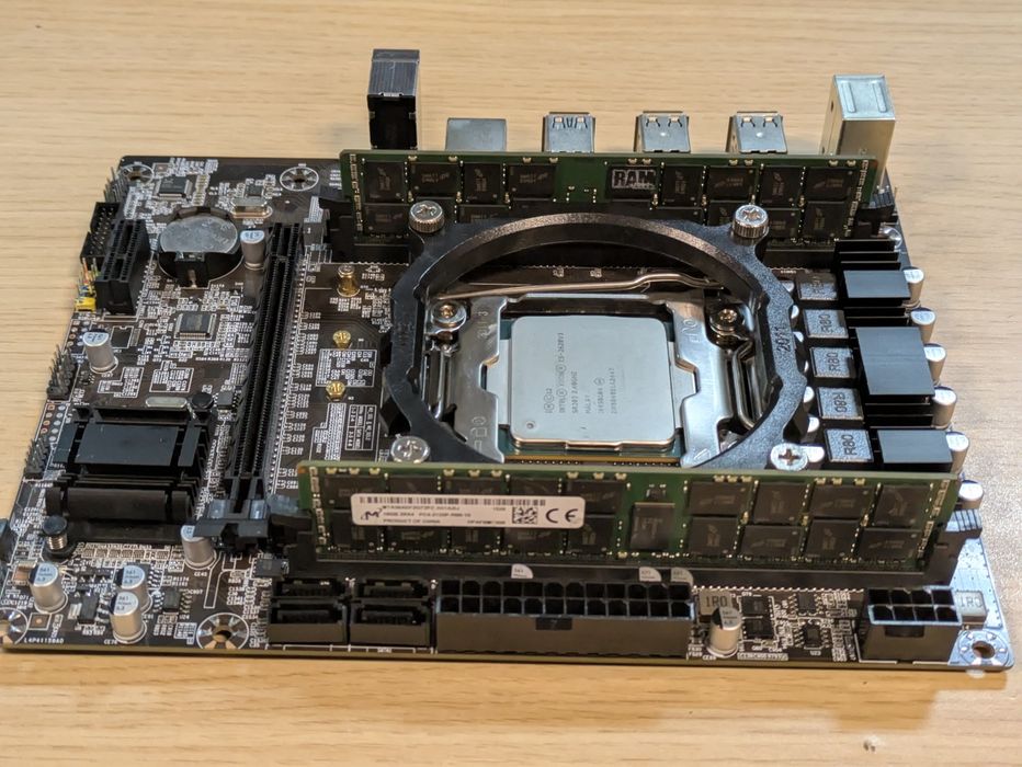 Комплект X99 + Intel Xeon 2620 V3 + 32Гб DDR4.