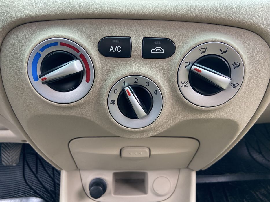 Продам HYUNDAI 97 т ПРОБЕГ состояние идеальное