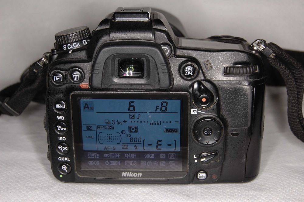 Nikon D7000 + AF-s Nikkor 18-70