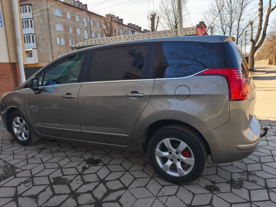 Продаж авто peugeot 5008 в хорошому стані