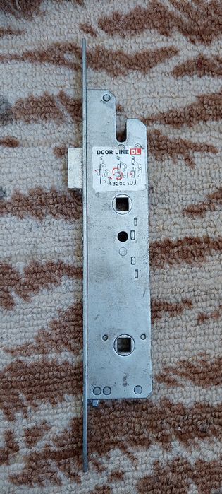 Замок для евро дверей метало пластиковые