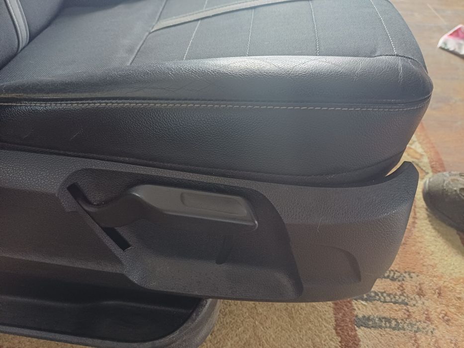 Fotele przód, kanapa tył, Ford Kuga Mk 1 2.0 tdci

Fotele przód