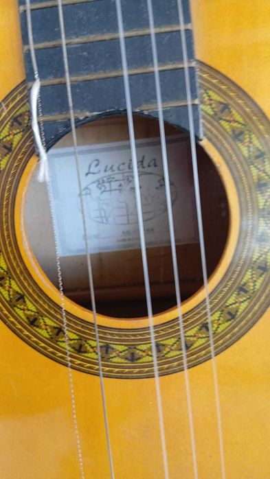 Ukulele Agulona + Guitarra clássica Lucinda AXL 5107 4/4