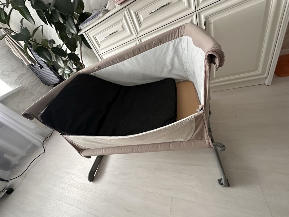 Приставне ліжечко Chicco next2me