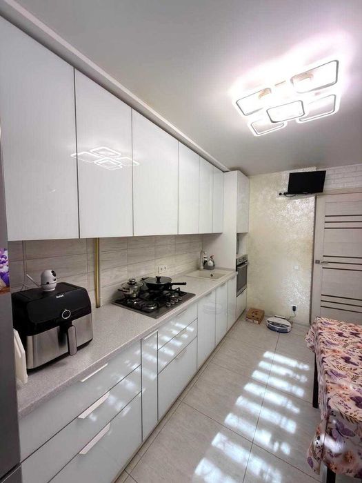 Продам 3-кім квартиру з ремонтом, 2/9 пов, на Ільфа та Петрова/Левітана, Таїрова (3-320-590 ЛД)