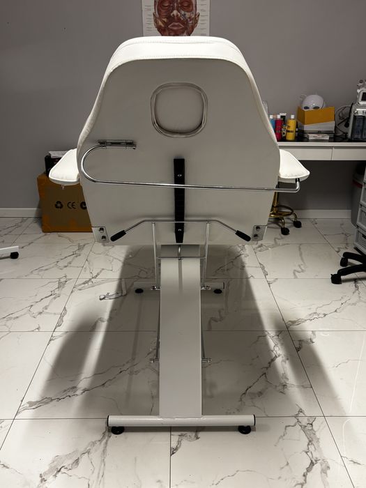 Bialy anatomiczny fotel kosmetyczny