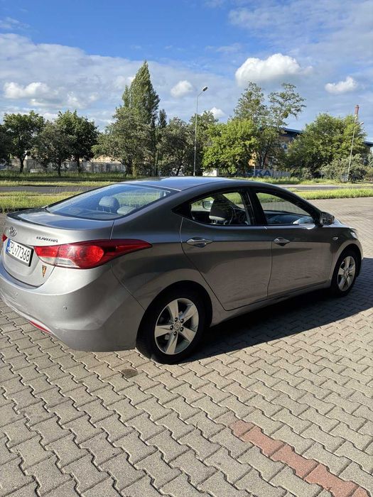 samochód Hyundai Elantra 1,6 benzyna Wymienione sprzęgło !