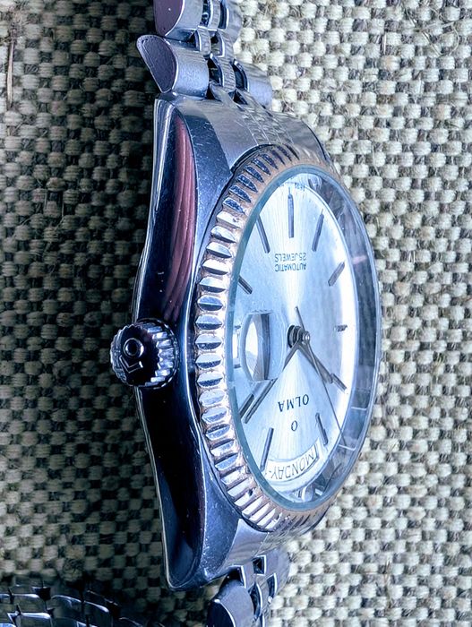 Швейцарские часы  Olma