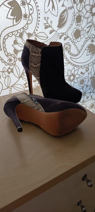 Botins pretos Lefties