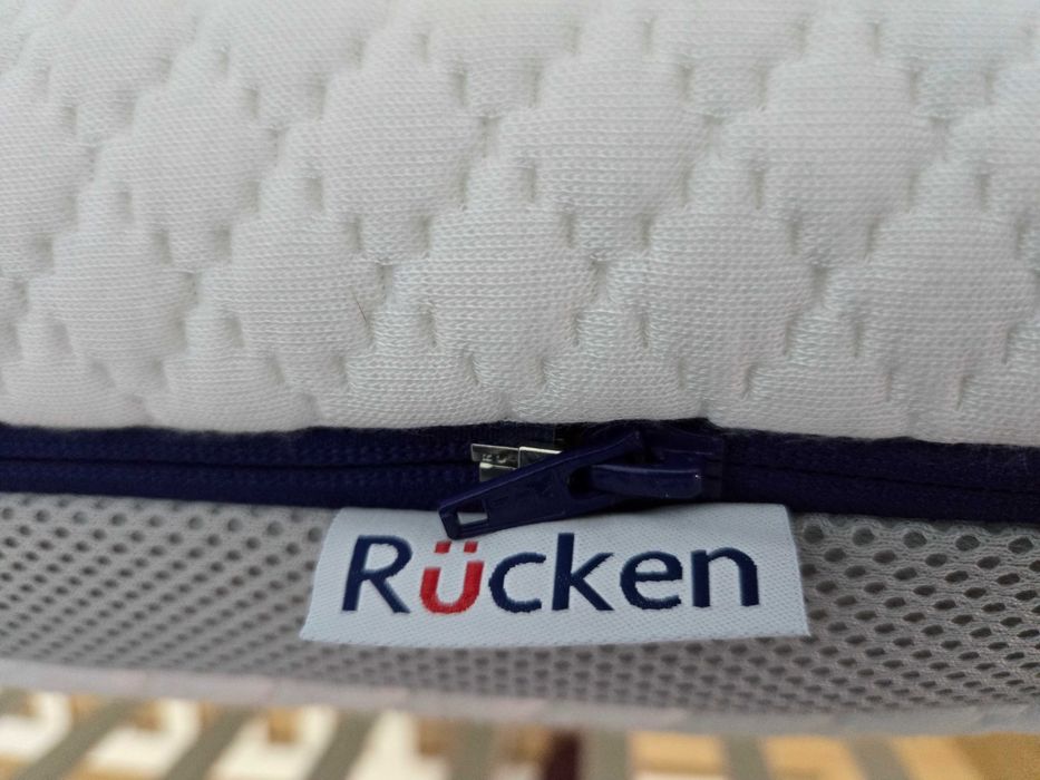 Łóżeczko dziecięce z materacem