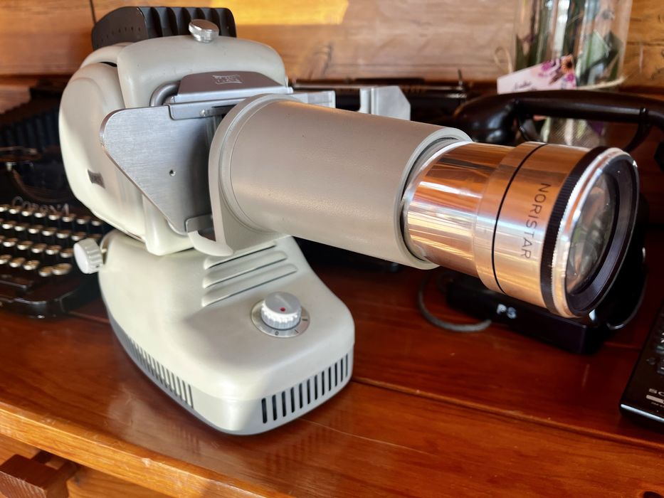 Projetor de diapositivos Noris