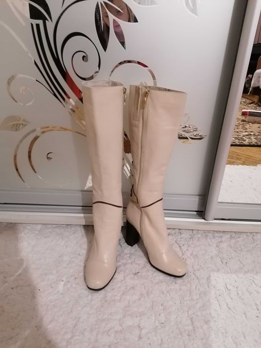 Продам взуття чоботи жіночі