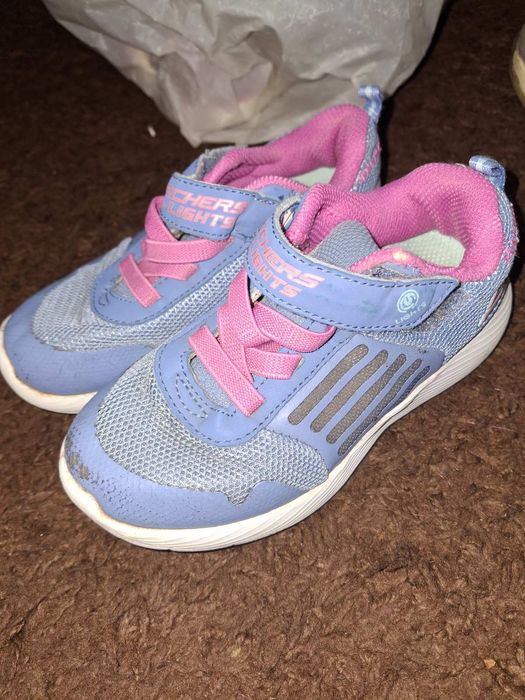 Кросівки на дівчинку 50 грн