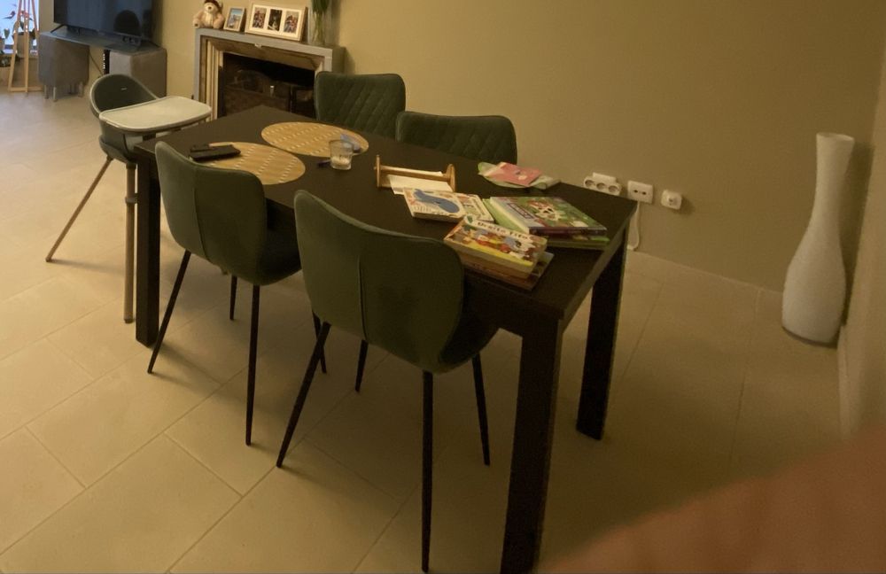 Mesa de cozinha + 4 cadeiras