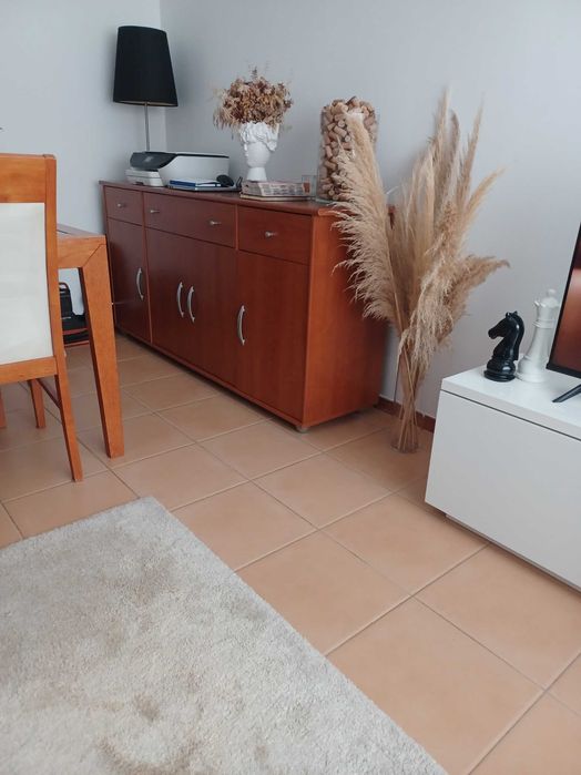 Mesa de cerejeira extensível +4 cadeiras e aparador