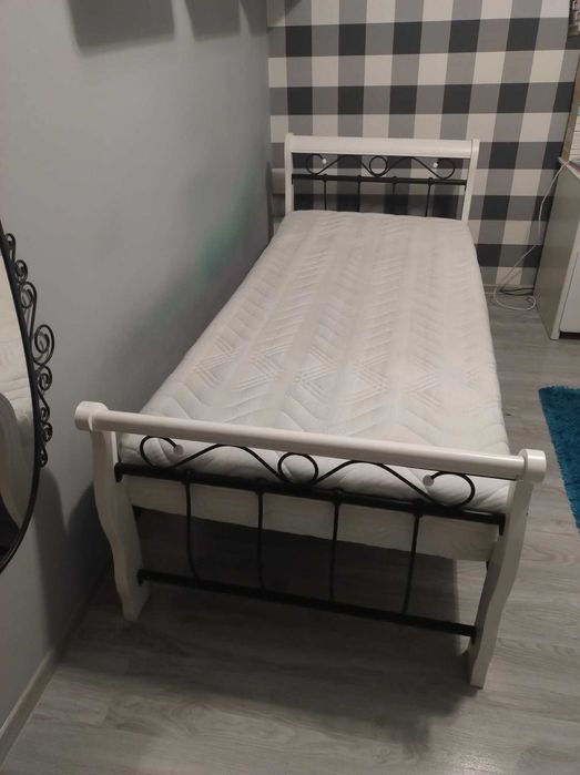 Używany materac jednoosobowy
