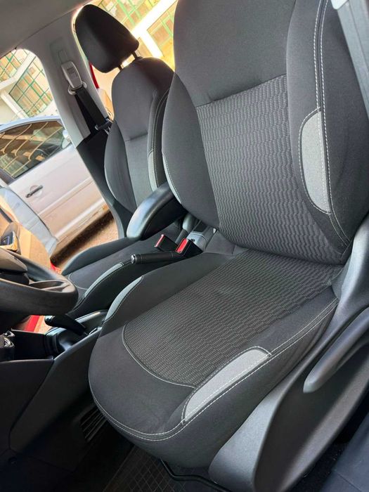 Peugeot 208 2017 1.2 бензин/автомат