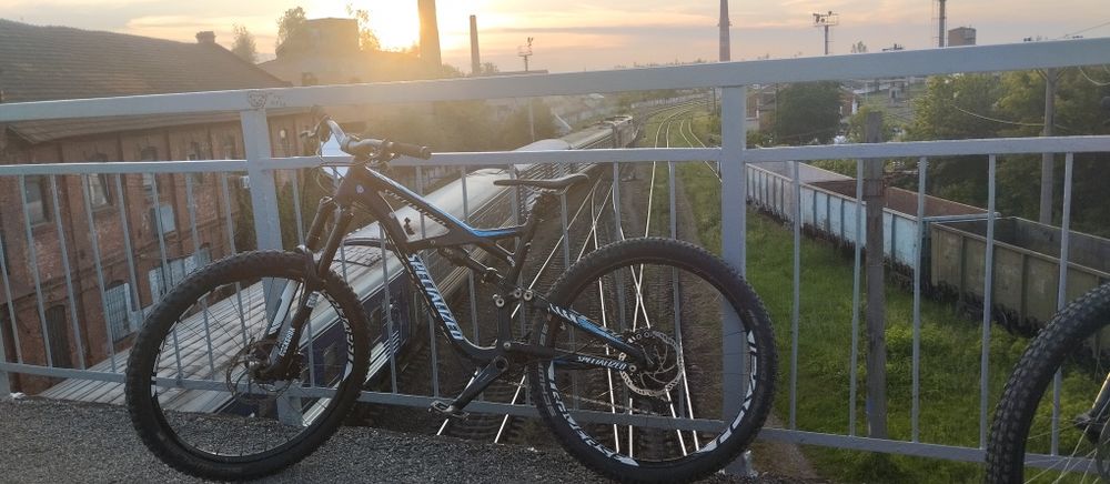 продаю двох підвіс Specialized ендуро