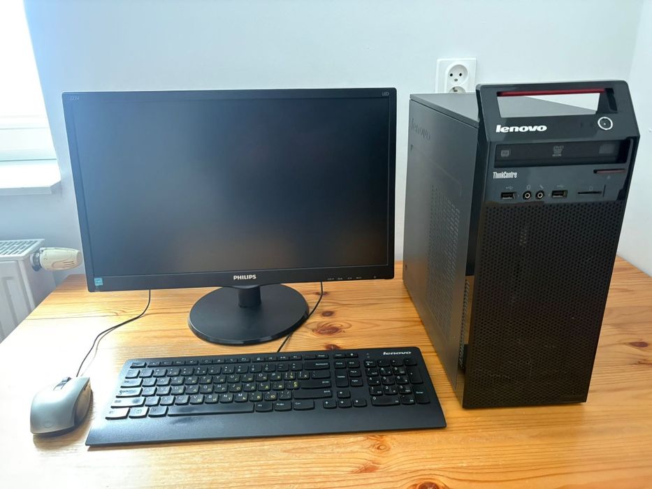 Zestaw komputerowy Lenovo z monitorem – gotowy do pracy