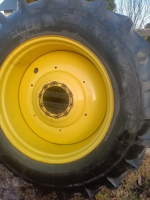 Koła john deere 20.8 r42